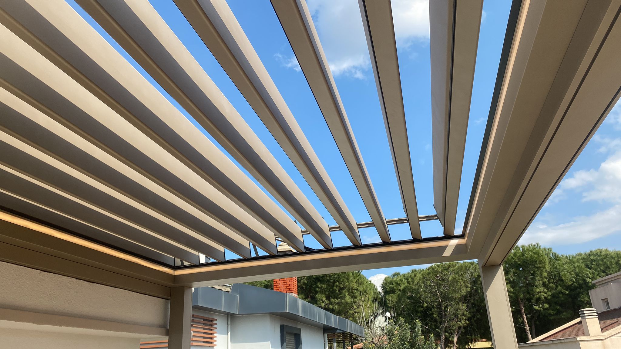 Bioklimatska pergola sa termo panelima